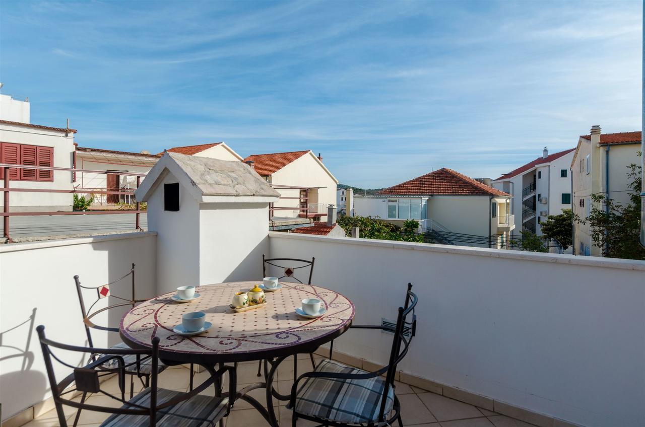 Apartments Renata Примоштен Экстерьер фото