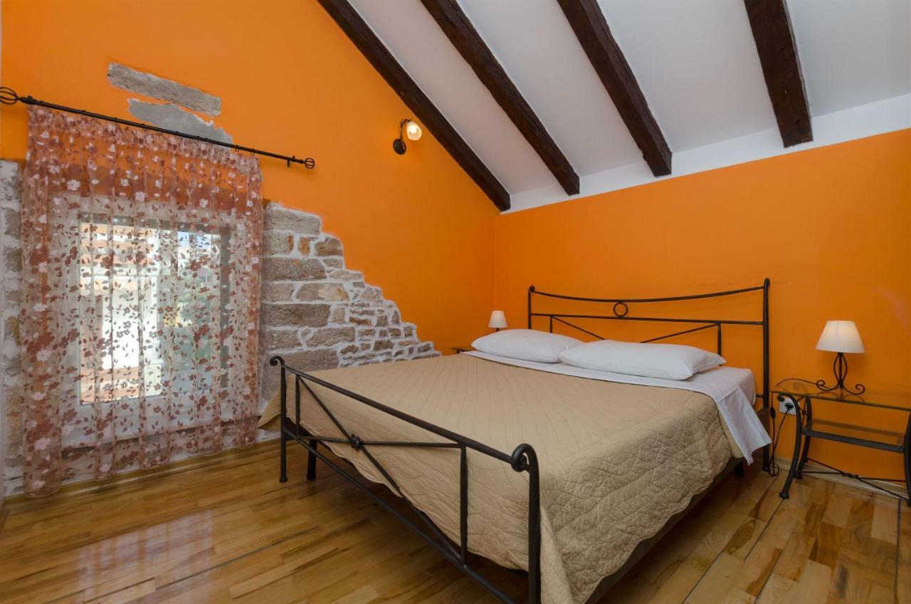 Apartments Renata Примоштен Экстерьер фото